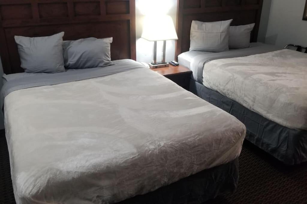 סטילווטר Hotel 2 Queen Beds Hotel Room 220 Booking מראה חיצוני תמונה